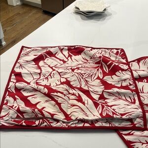 Pottery Barn Red and White Tropical placemats, set of 2, 18x18.